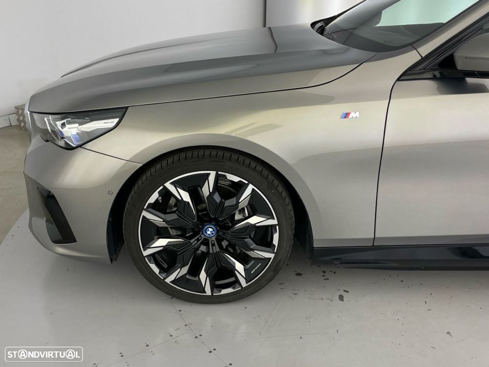 BMW i5 eDrive40 - 18