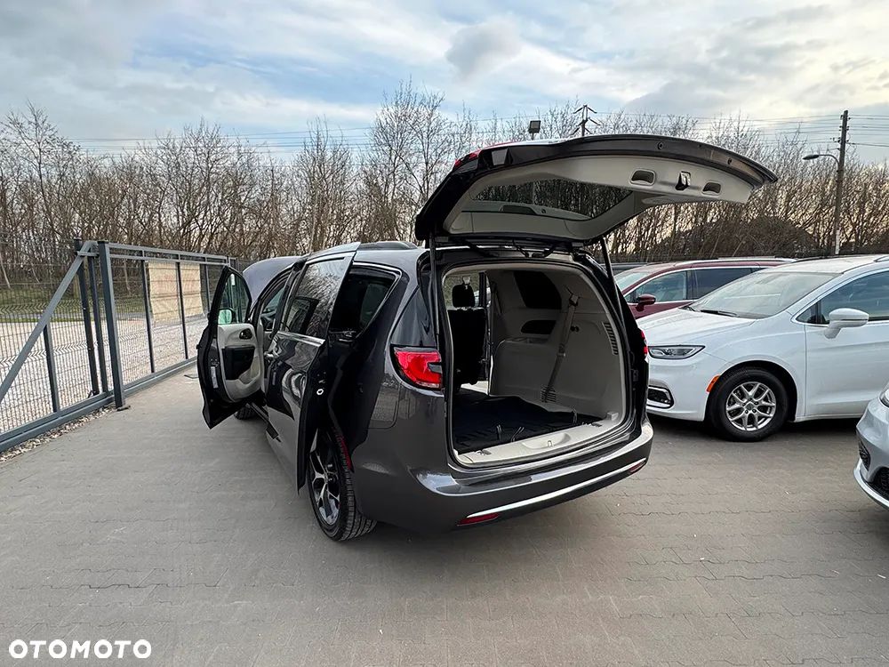 Chrysler Pacifica - 18