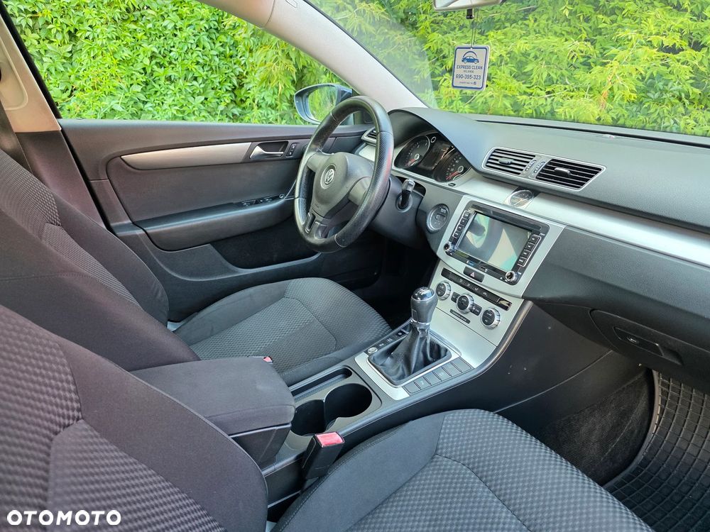 Volkswagen Passat 2.0 TDI Comfortline - 15