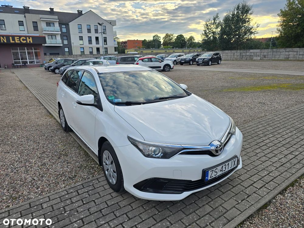 Toyota Auris 1.6 Premium - 4