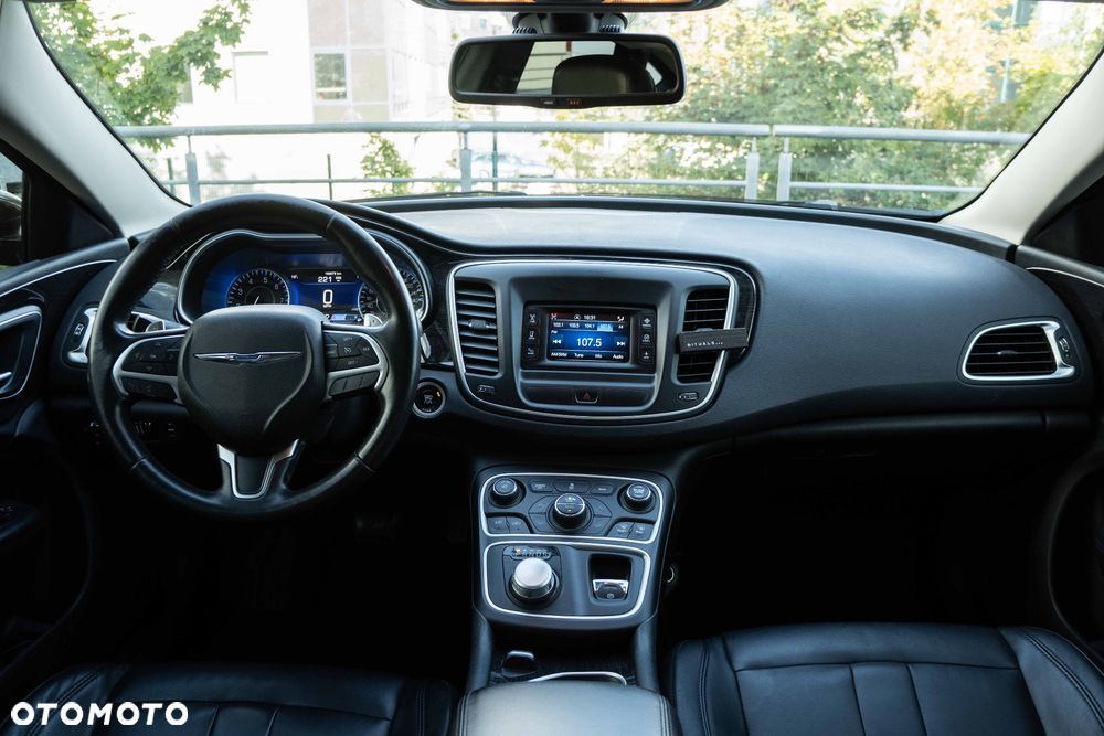 Chrysler 200 - 19