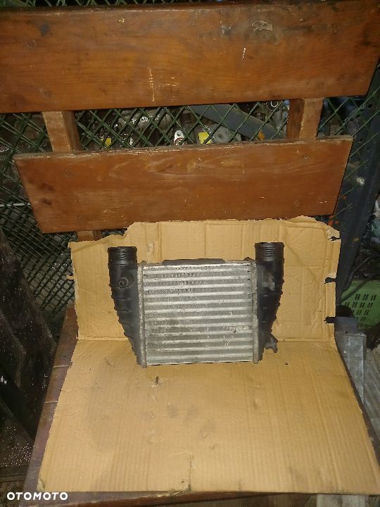 CHŁODNICA INTERCOOLER AUDI A4 B7 2.0TDI   8E0145806M - 1