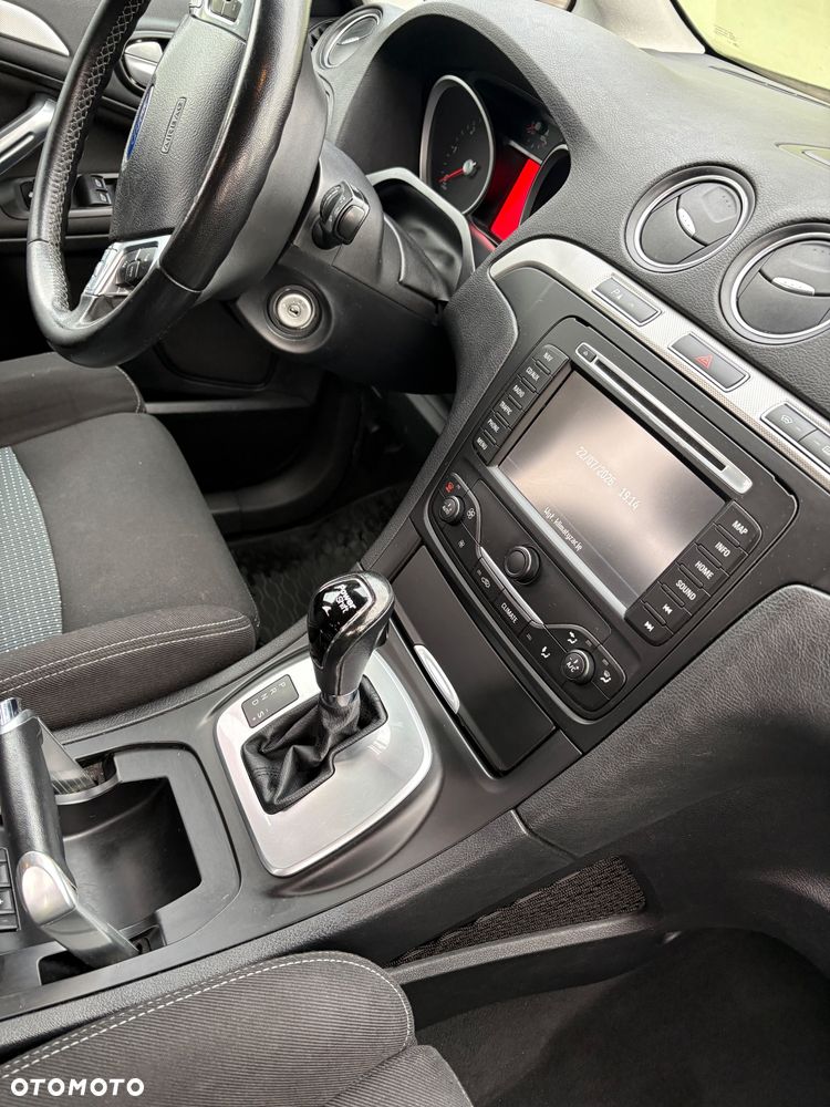 Ford S-Max - 12