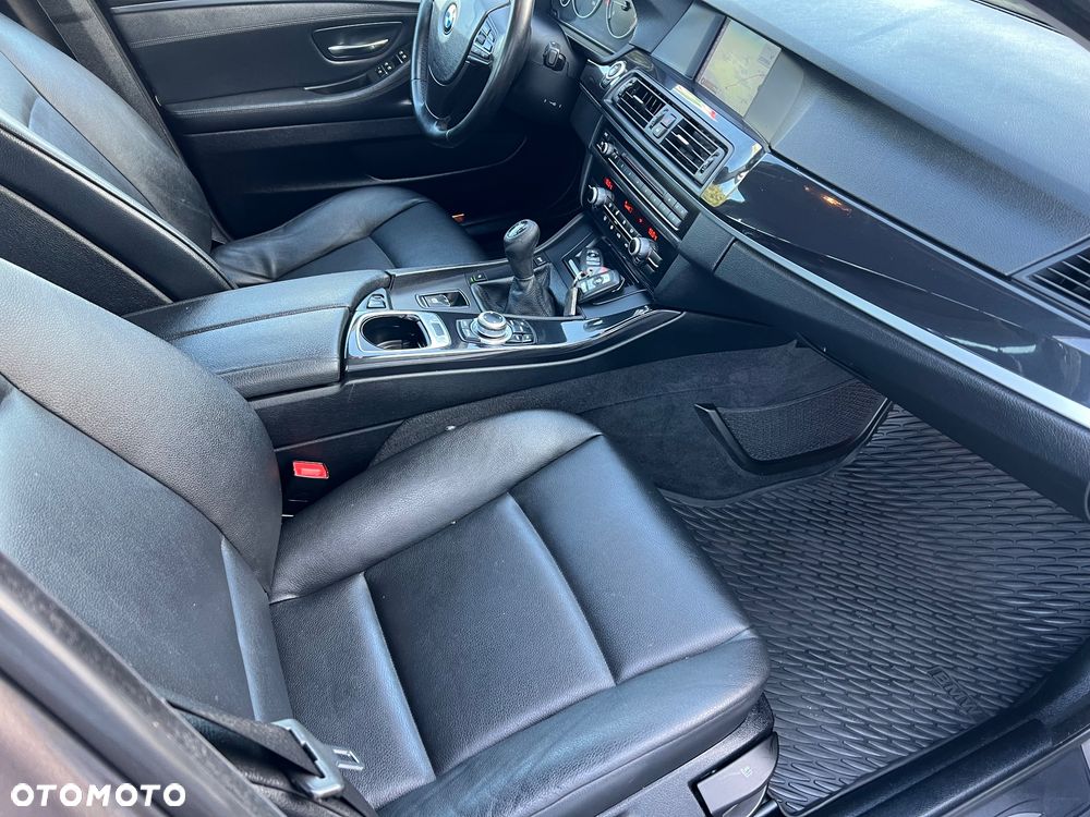 BMW Seria 5 525d - 25