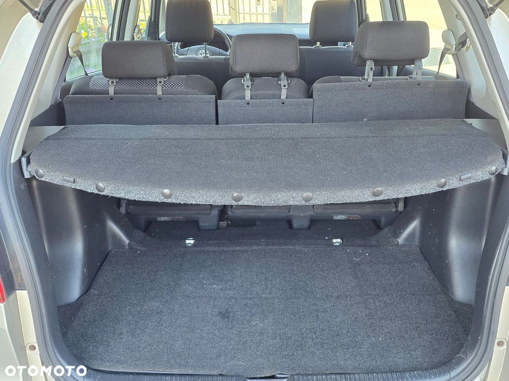 Toyota Corolla Verso 1.6 - 13