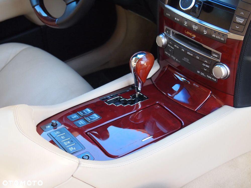 Lexus LS 600h L Superior - 13