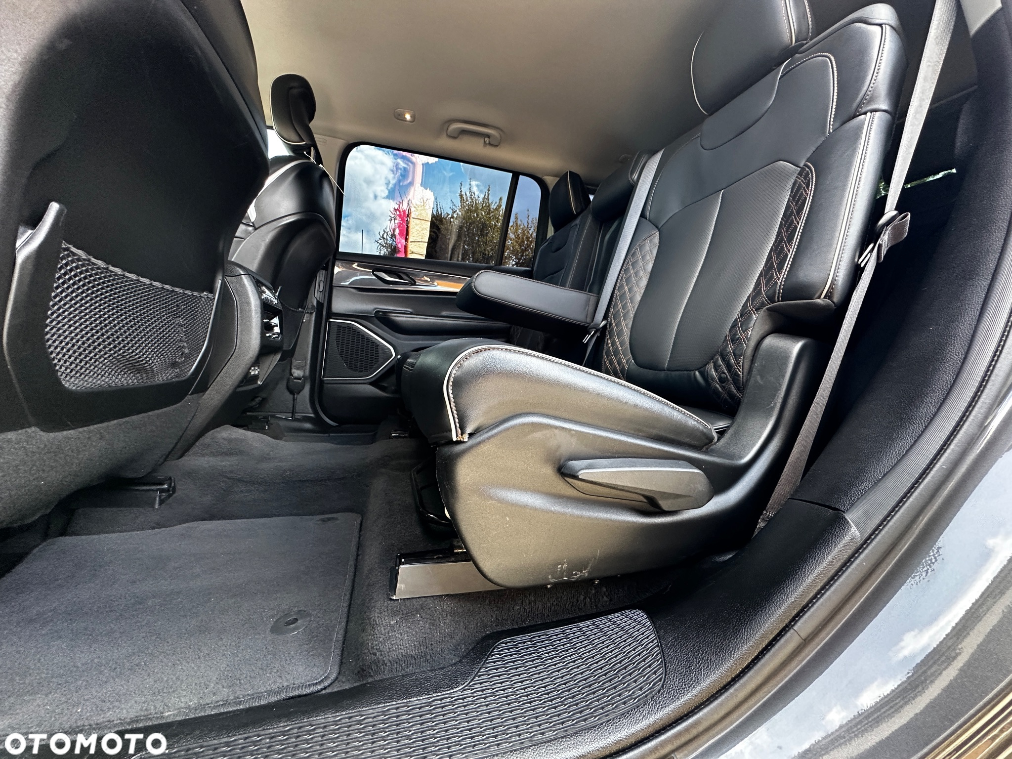 Jeep Grand Cherokee - 36