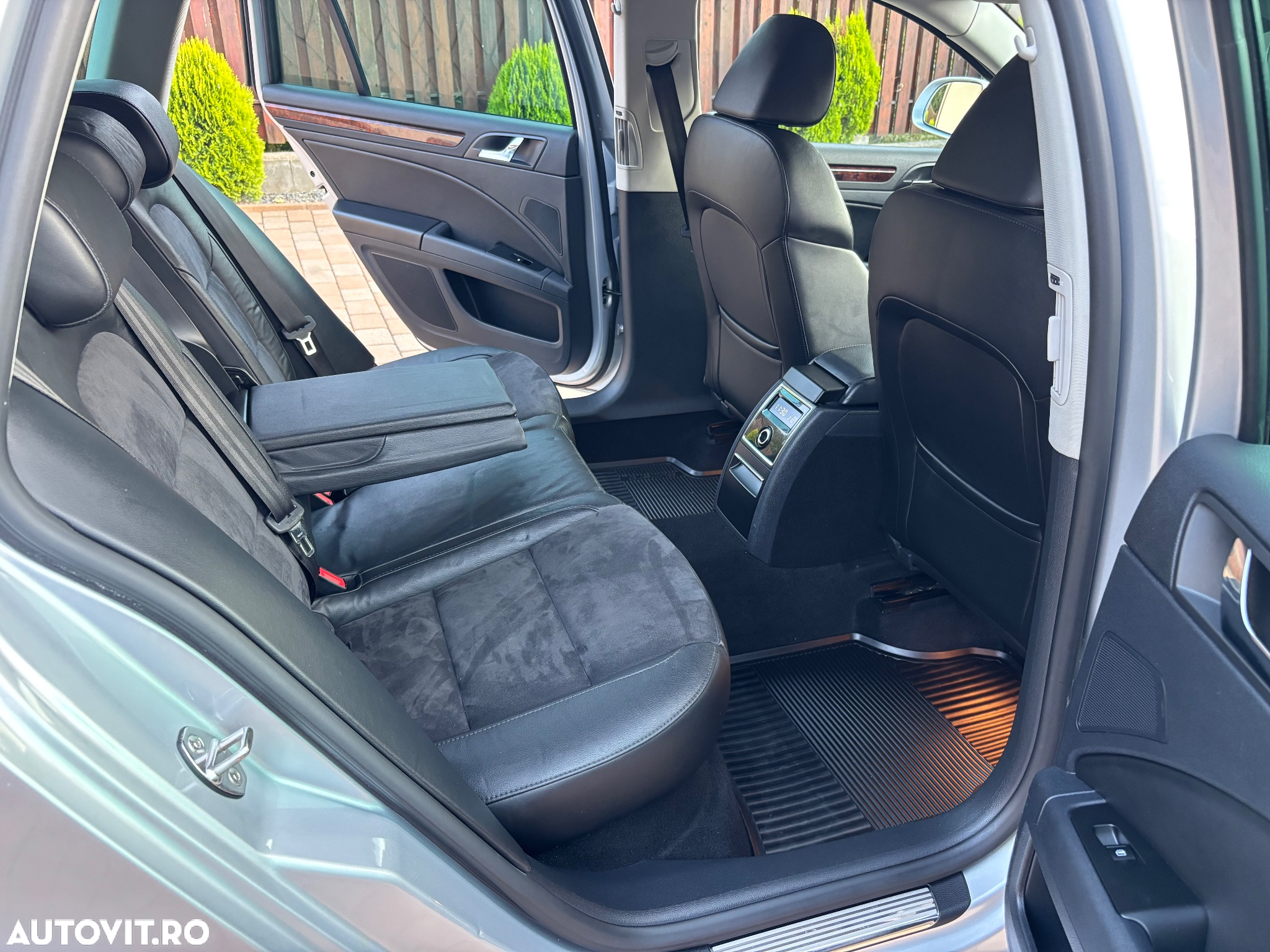 Skoda Superb 2.0 TDI 4x4 DSG Elegance - 9