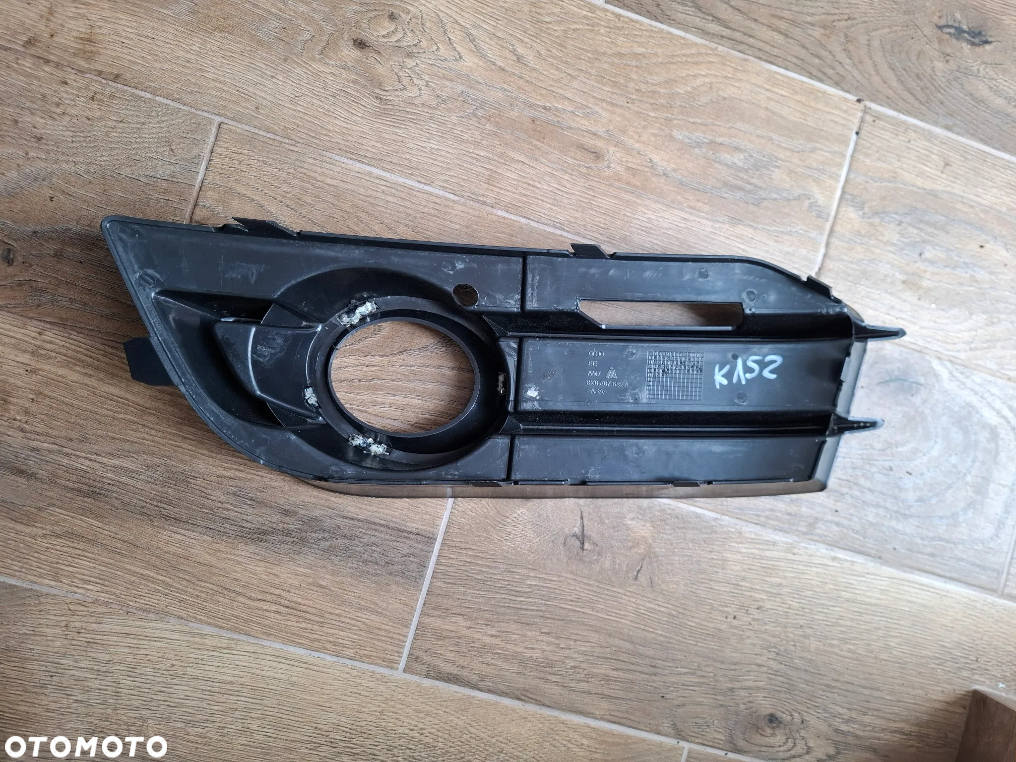 Kratka ramka zderzaka zaślepka audi A1 8X0807682 - 2
