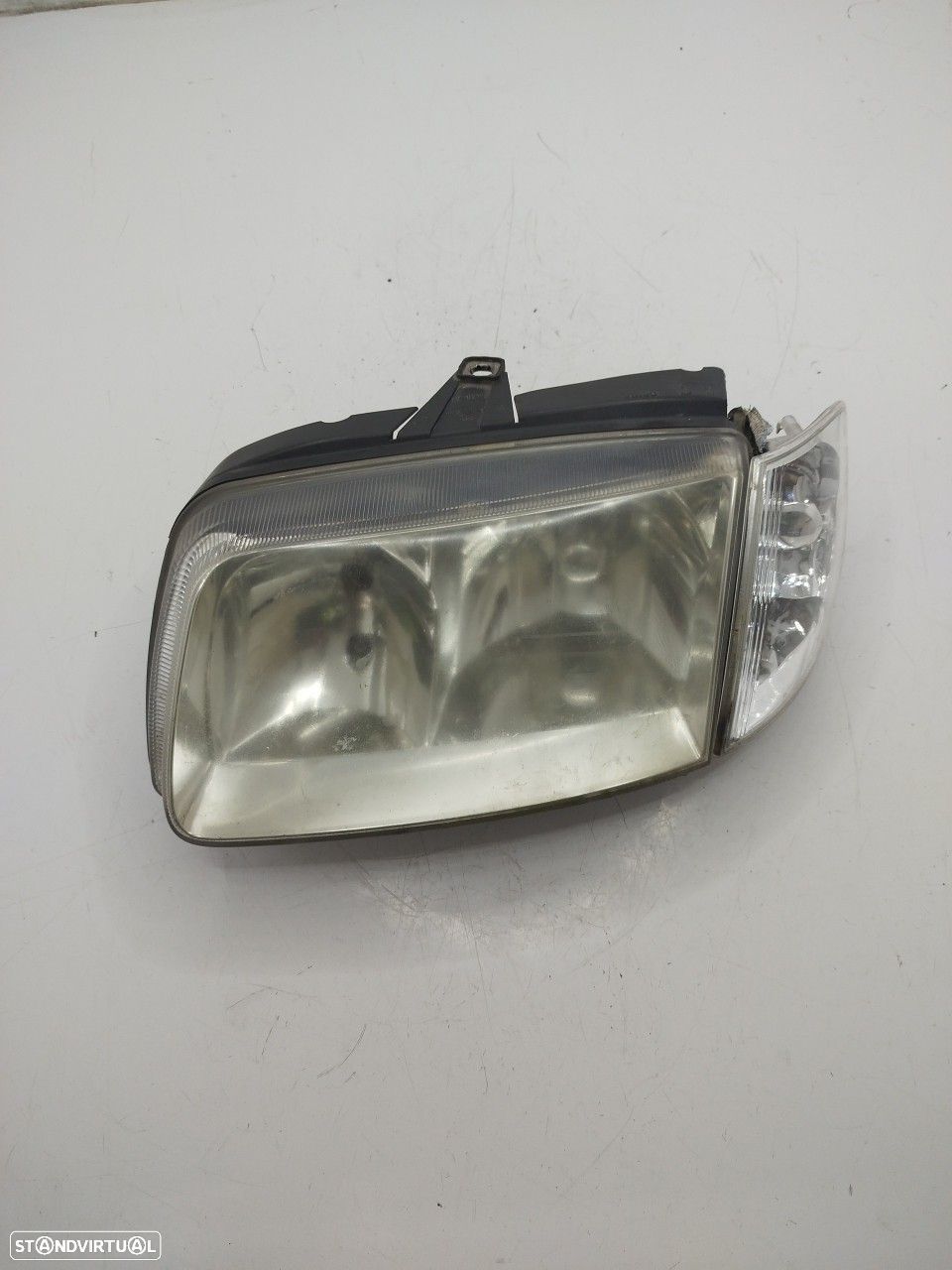 Farol/ Otica Dianteiro Esq Volkswagen Polo (6N1) - 1