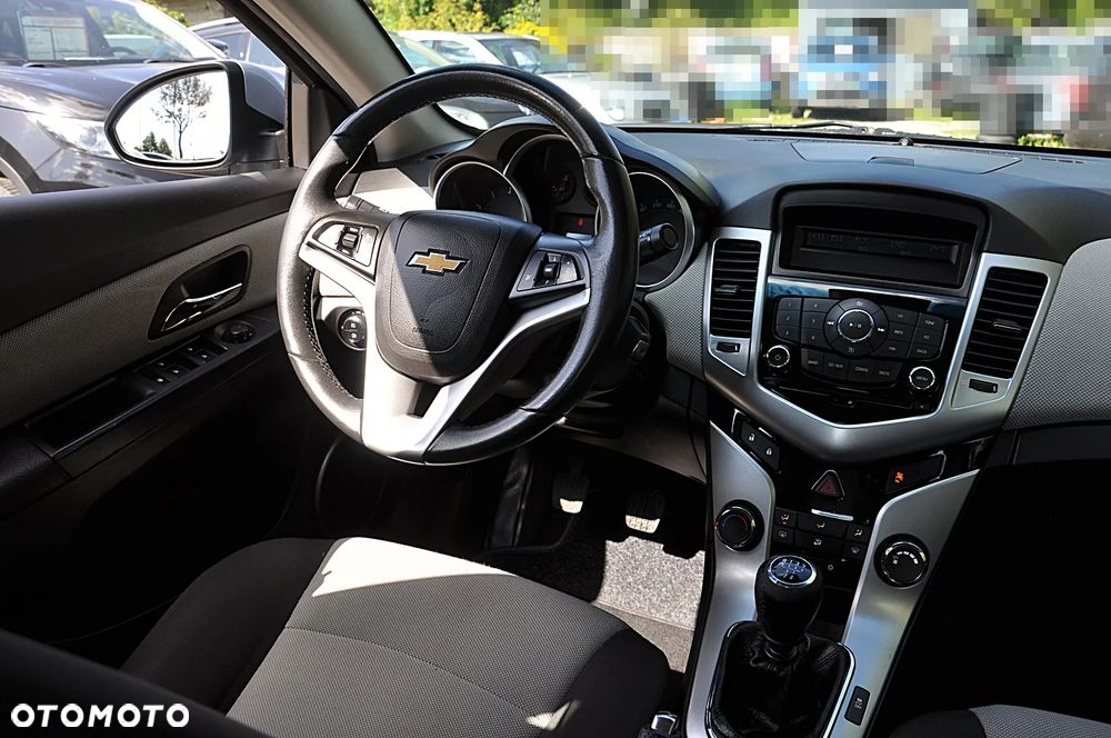 Chevrolet Cruze 1.6 LS+ - 21