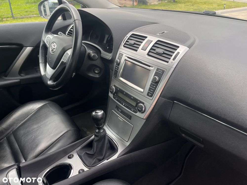 Toyota Avensis 1.6 Premium - 23
