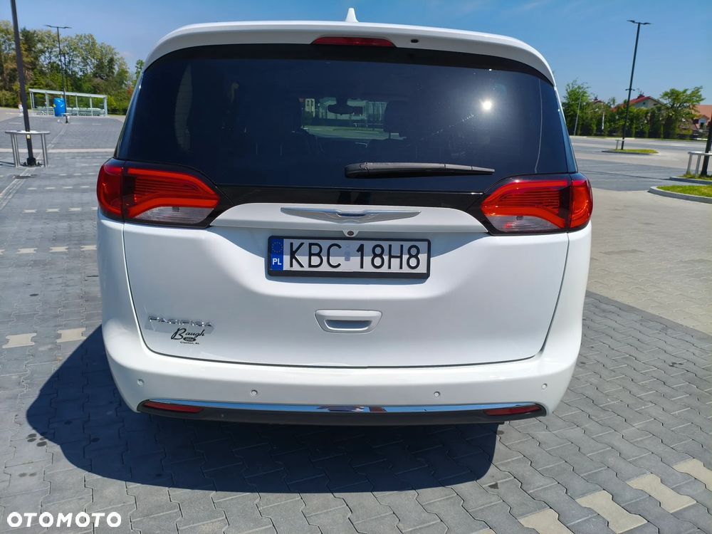 Chrysler Pacifica - 12