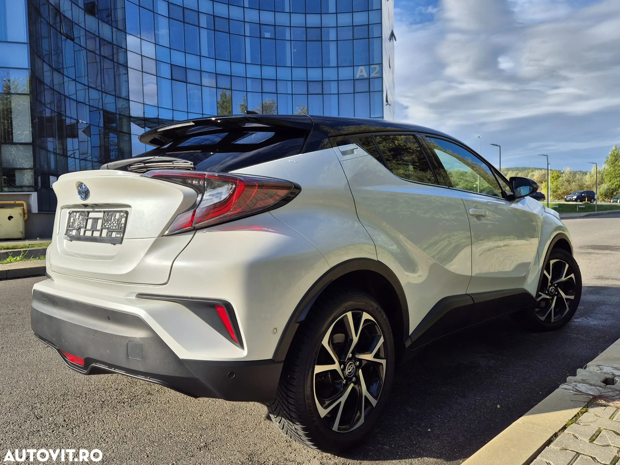 Toyota C-HR 1.8 HSD 4x2 CVT C-lassy LED - 3