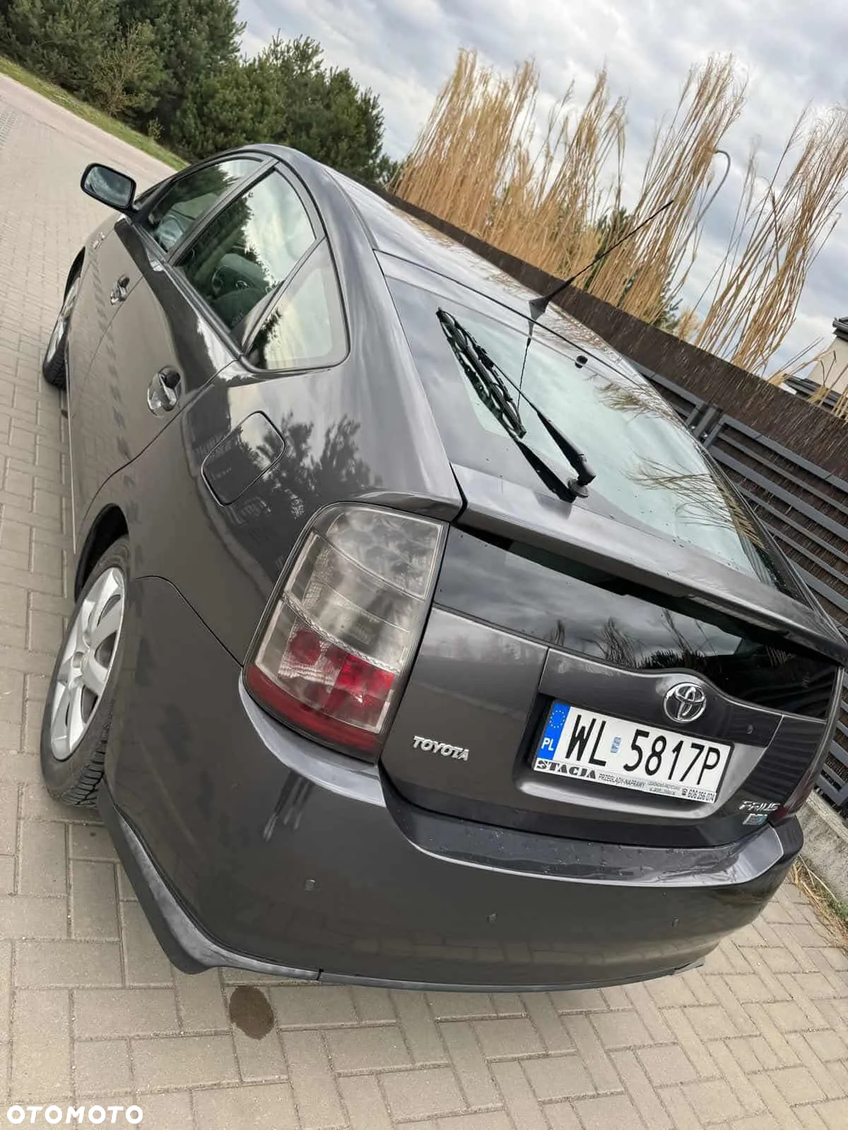Toyota Prius - 4