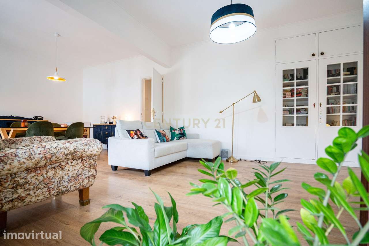 Apartamento T3 - Logradouro e Garagem - Junto ao Tribunal e Parque Mun