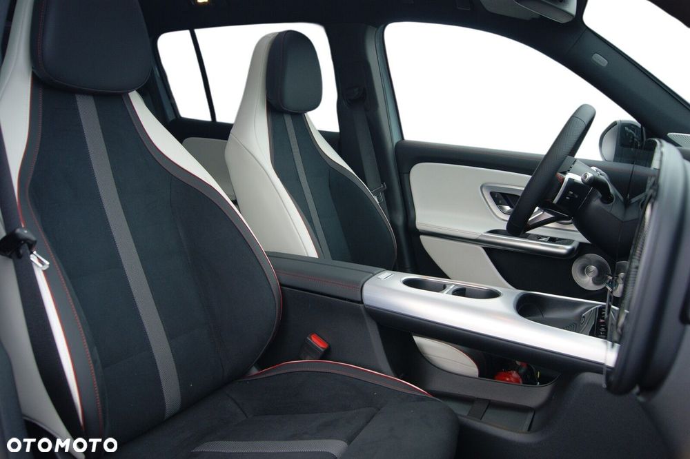 Mercedes-Benz GLB - 9