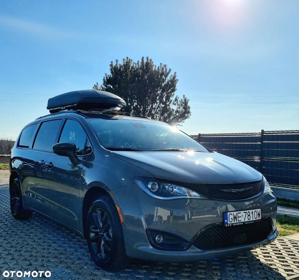 Chrysler Pacifica - 11