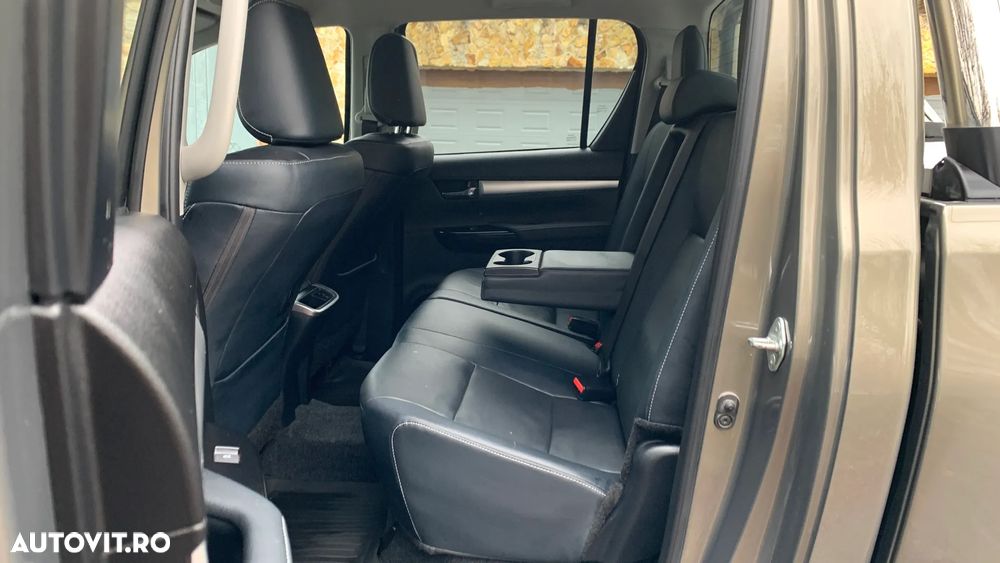 Toyota Hilux 2.8D 204CP 4x4 Double Cab AT Executive Color Edition - 13