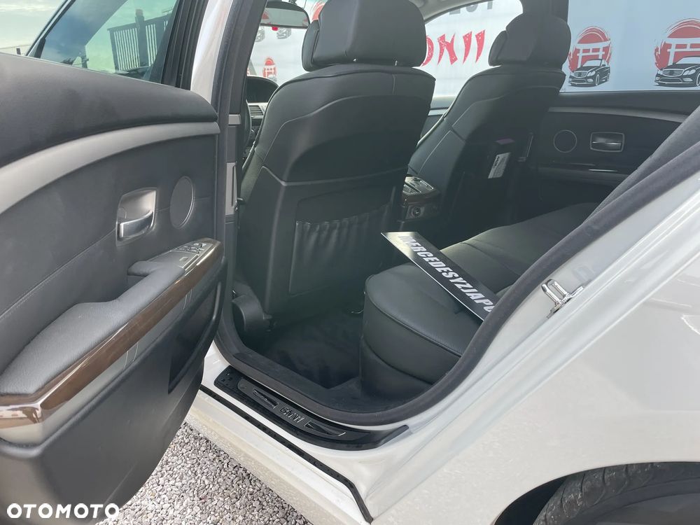 BMW Seria 7 750i - 30