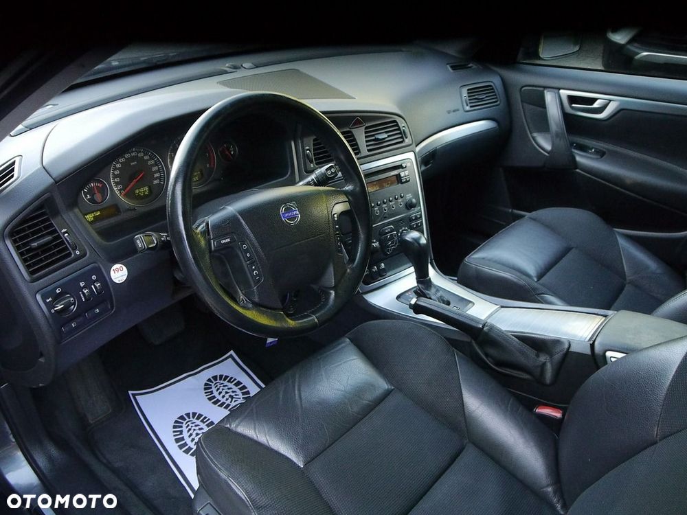 Volvo V70 2.5T AWD Momentum - 25