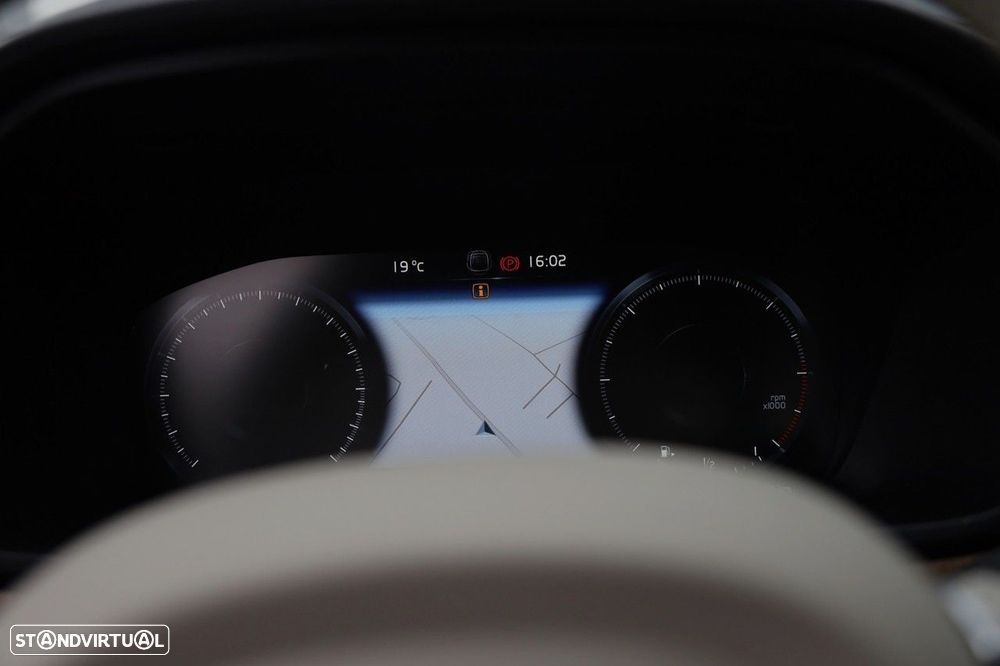 Volvo S90 2.0 D5 Inscription AWD Geartronic - 22