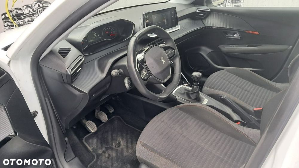 Peugeot 208 - 22