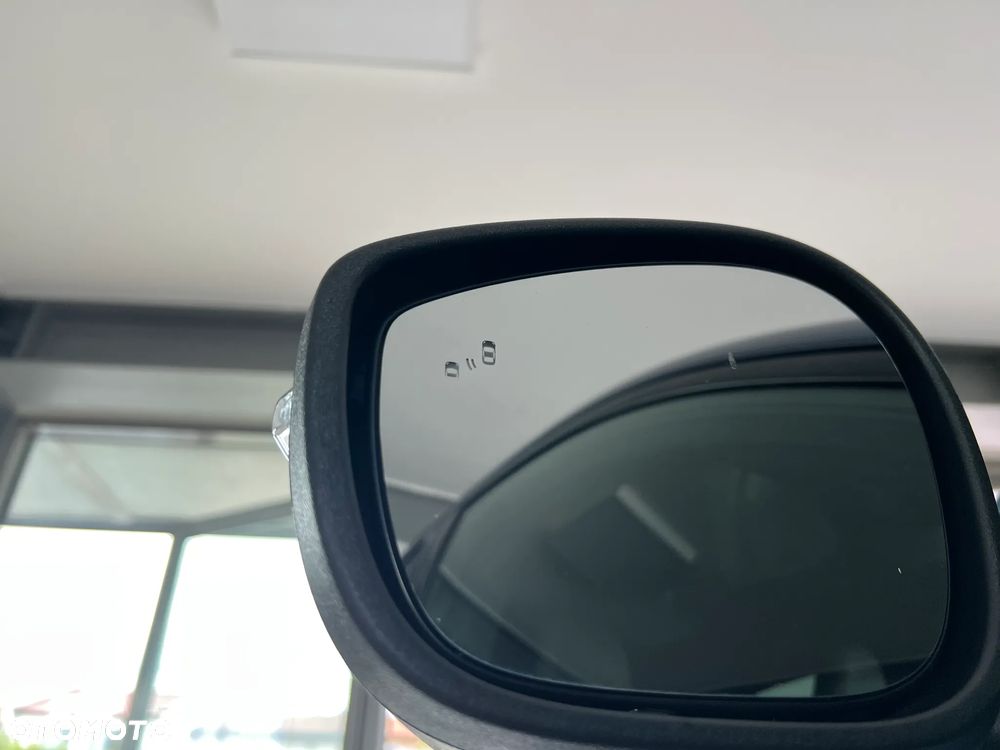 Ford Mustang Mach-E - 11