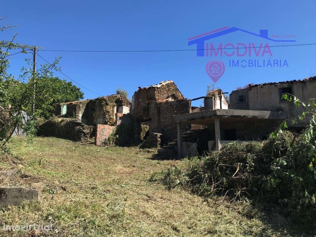 Terreno com ruína e anexo - Grande imagem: 4/9