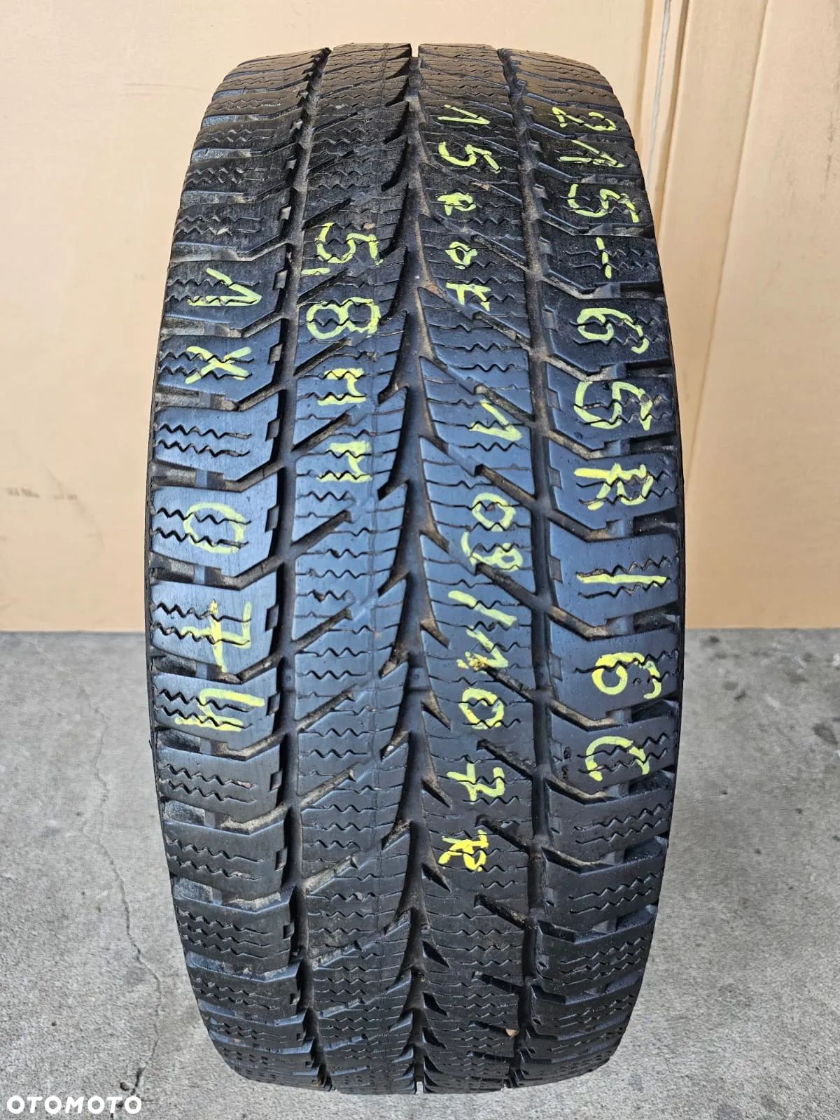 (O74) 215/65R16C 109/107R 5,8mm 15r BUS / Uniroyal Snow Max 2 - 1