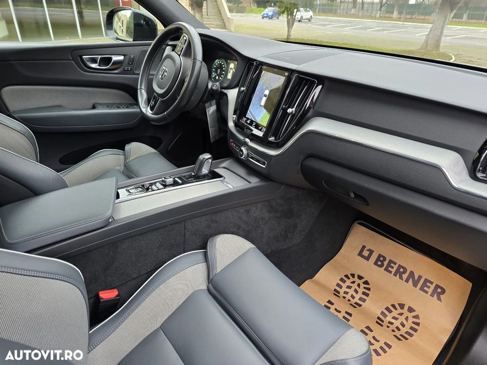 Volvo XC 60 Recharge T6 Twin Engine eAWD R-Design Expression - 22