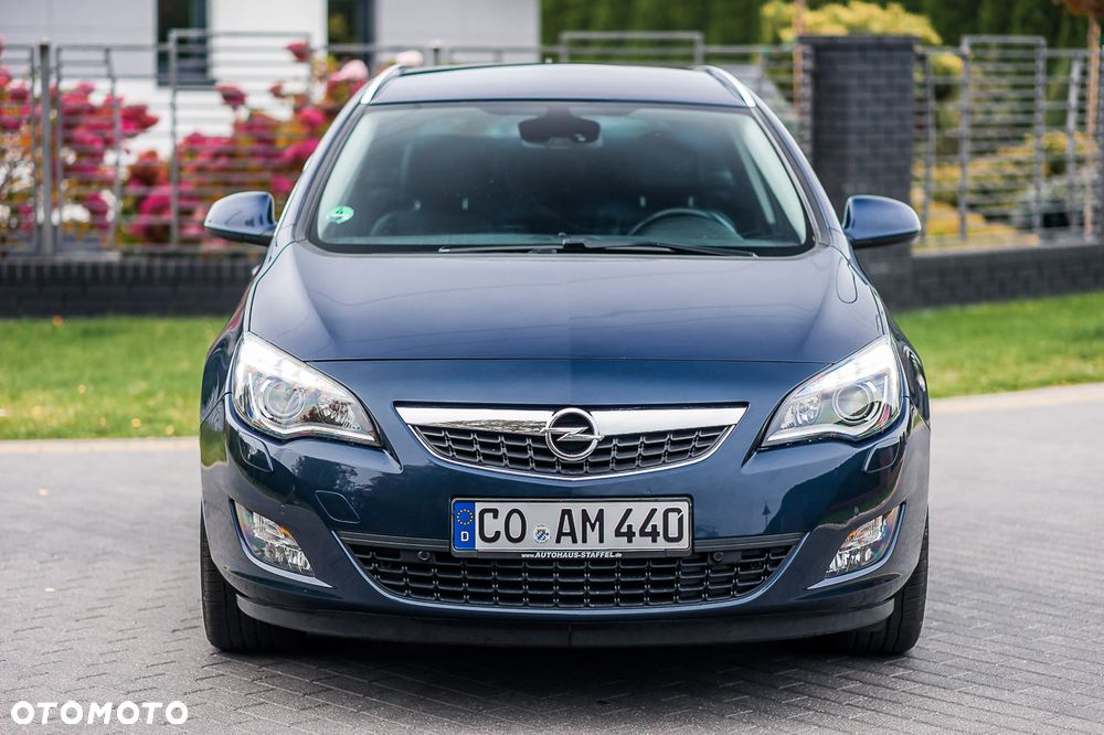 Opel Astra 2011 photo 3