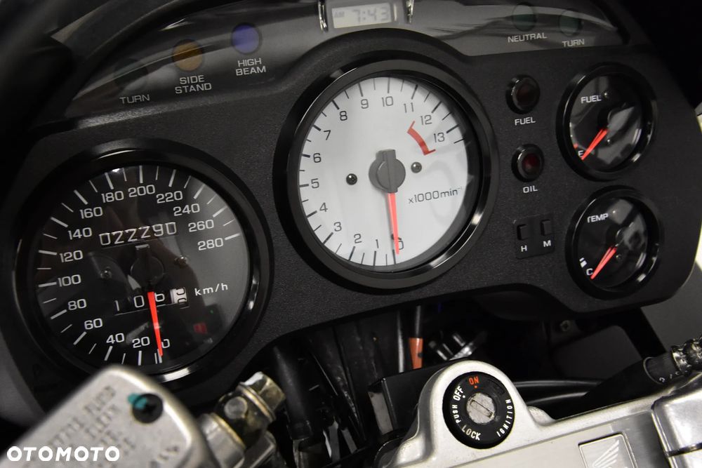 Honda VFR - 21