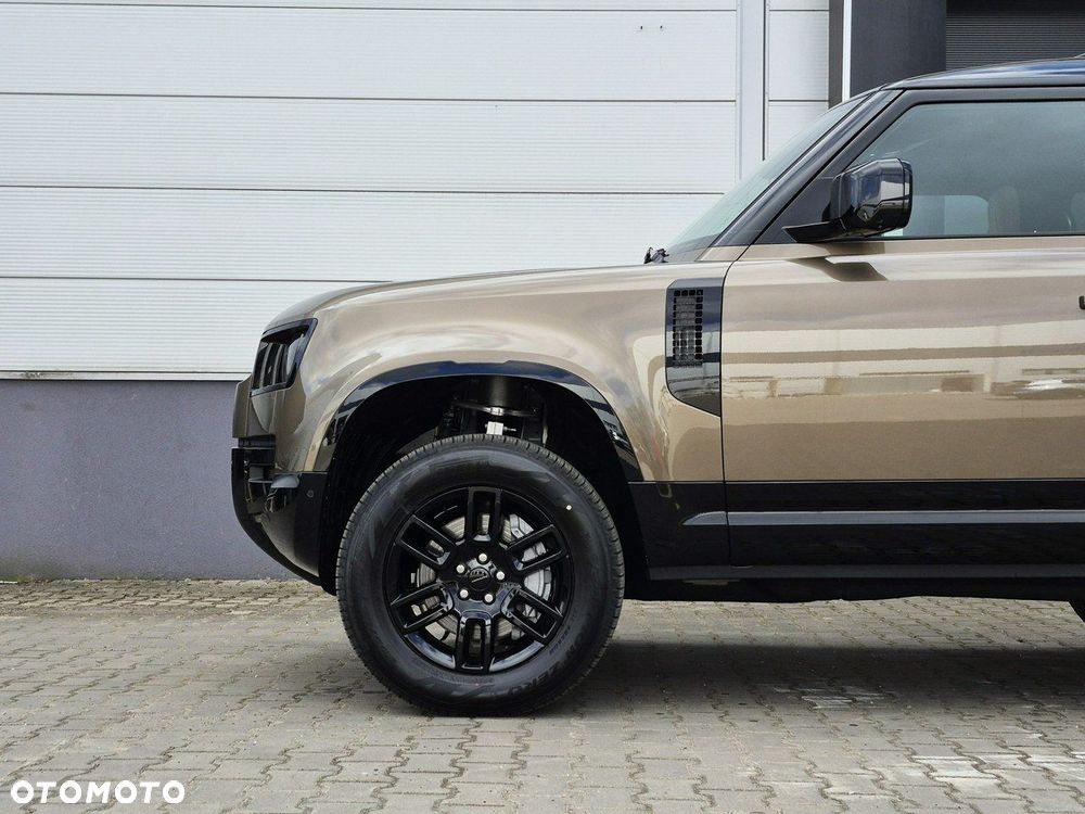 Land Rover Defender - 7