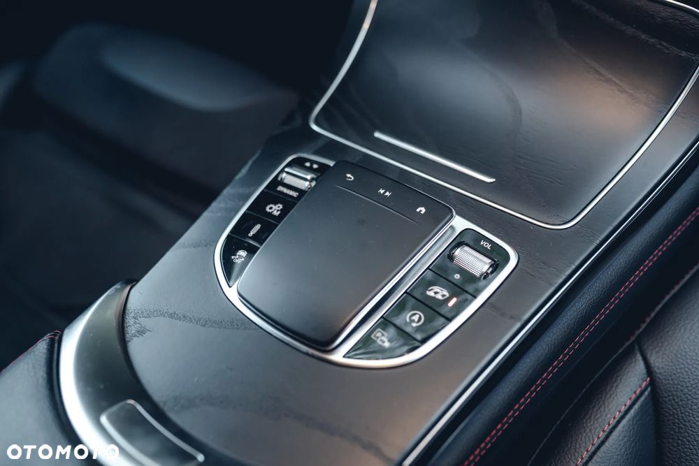 Mercedes-Benz GLC - 32