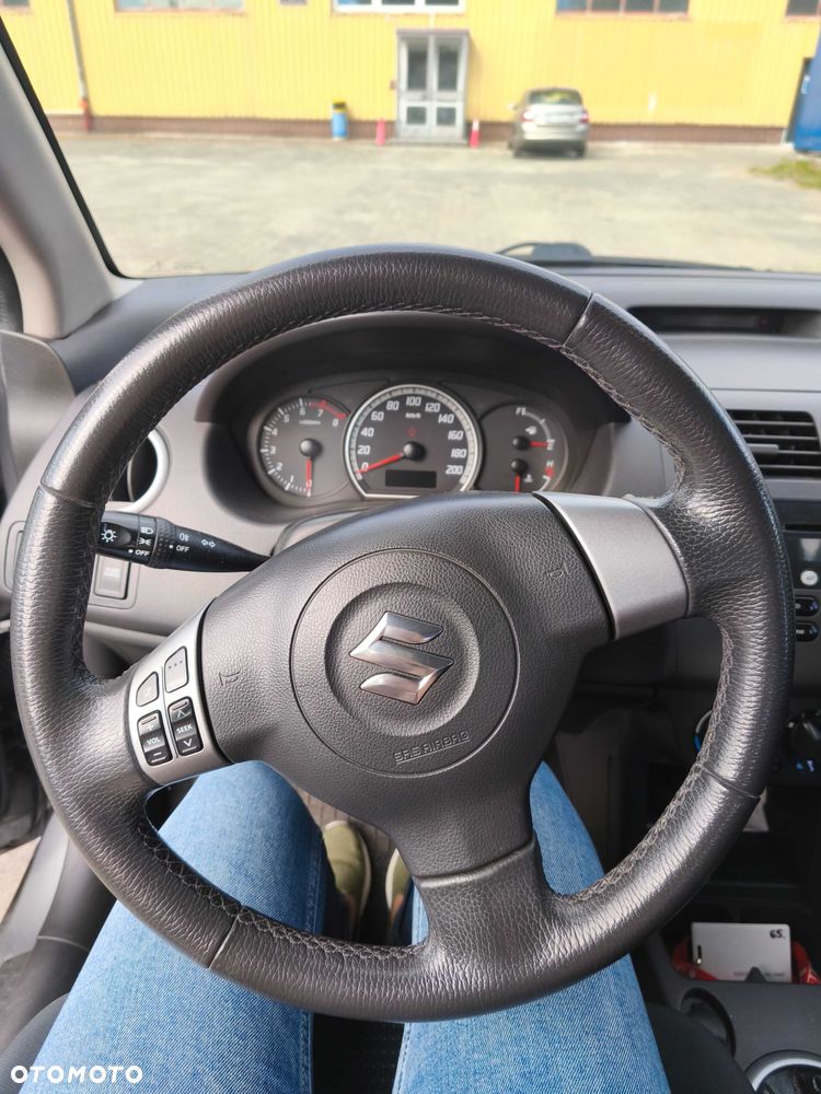 Suzuki Swift 2009 photo 4
