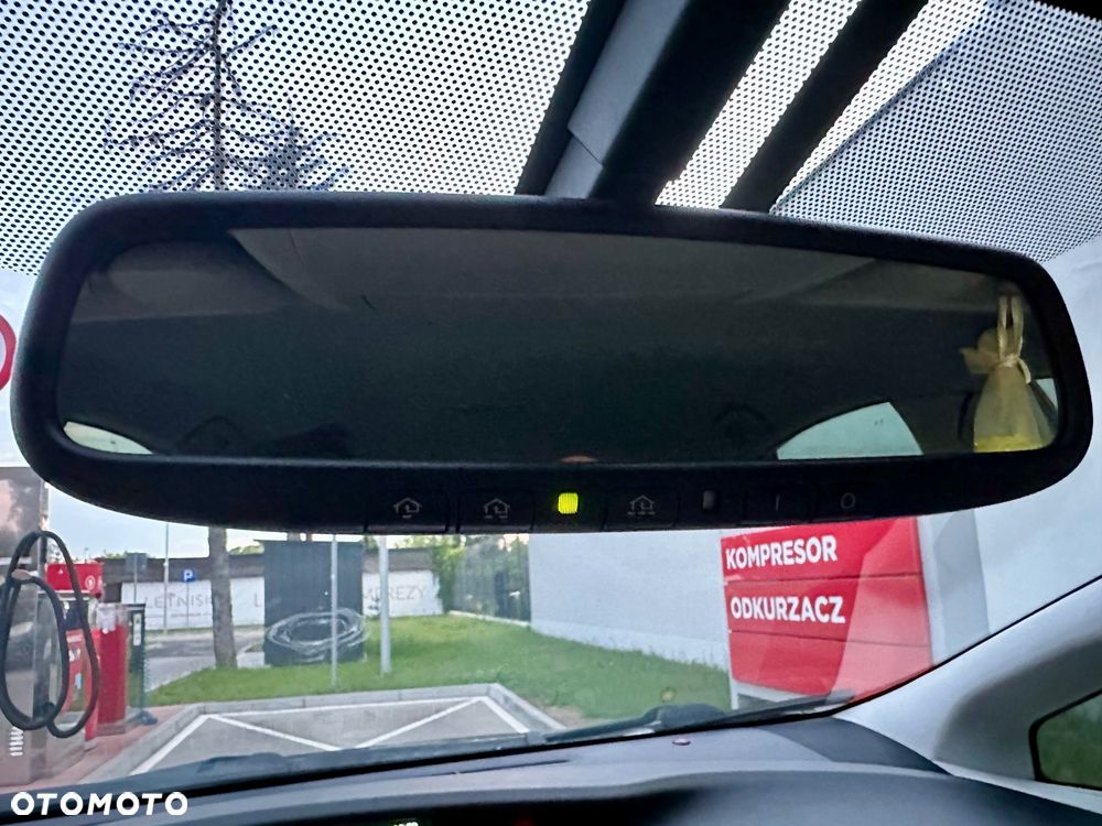 Toyota Prius 1.8 HSD Premium - 27
