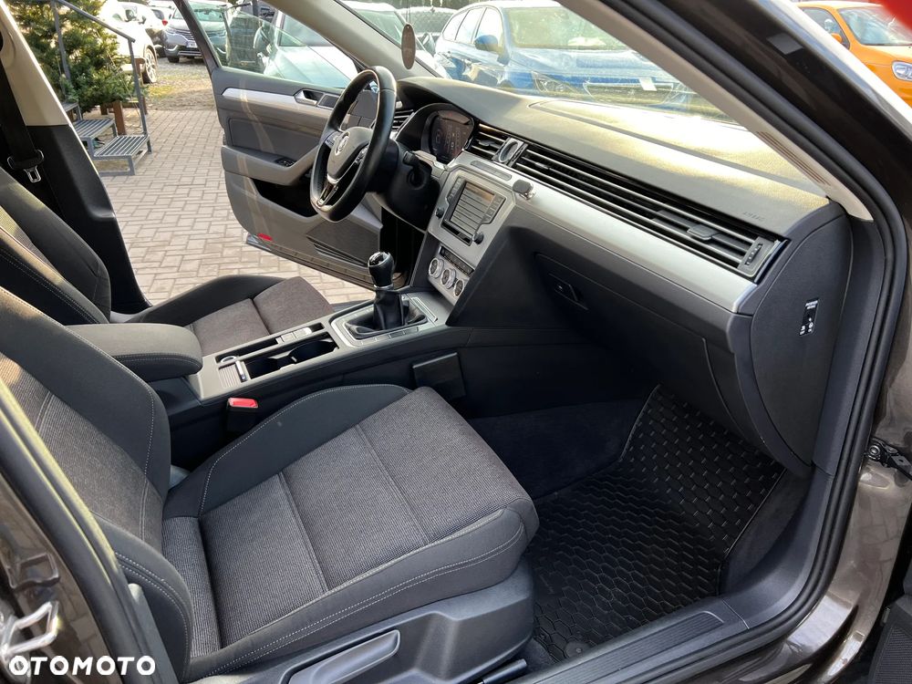 Volkswagen Passat - 22