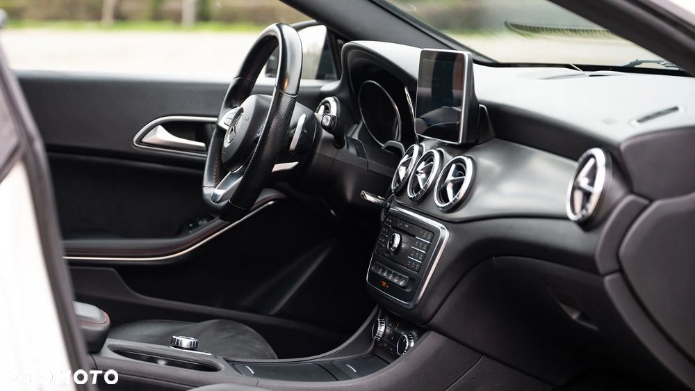 Mercedes-Benz CLA 200 7G-DCT AMG Line - 6
