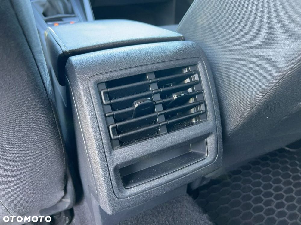 Volkswagen Golf - 25
