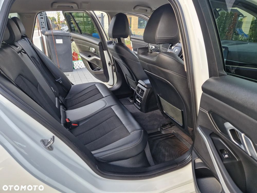 BMW Seria 3 318d Sport Line - 17