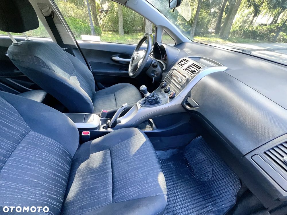 Toyota Auris - 11
