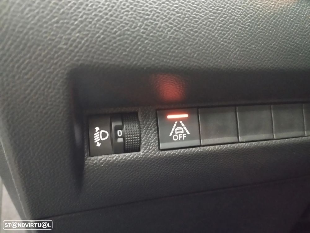 Peugeot 208 1.2 PureTech Active Pack - 17