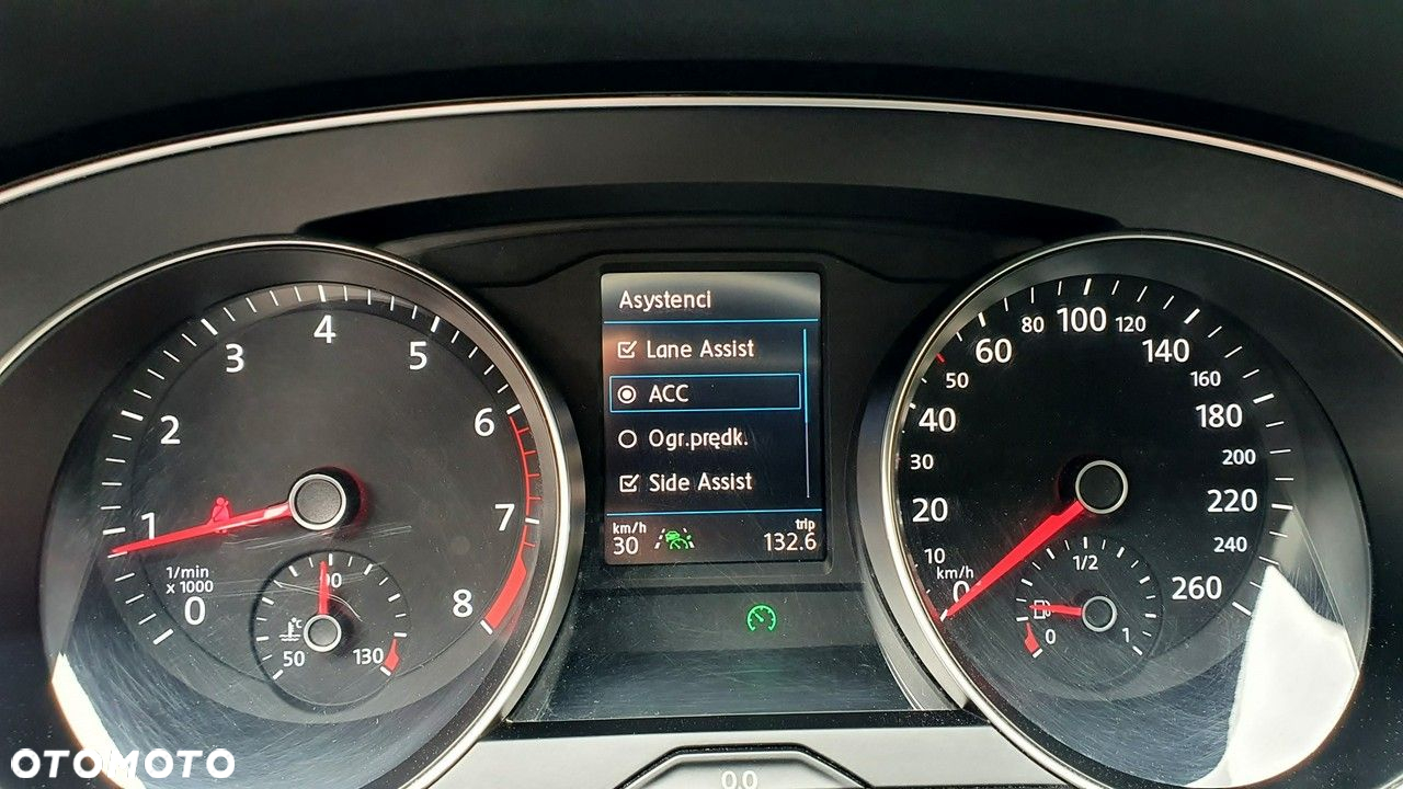Volkswagen Passat 2.0 TSI Business DSG - 25