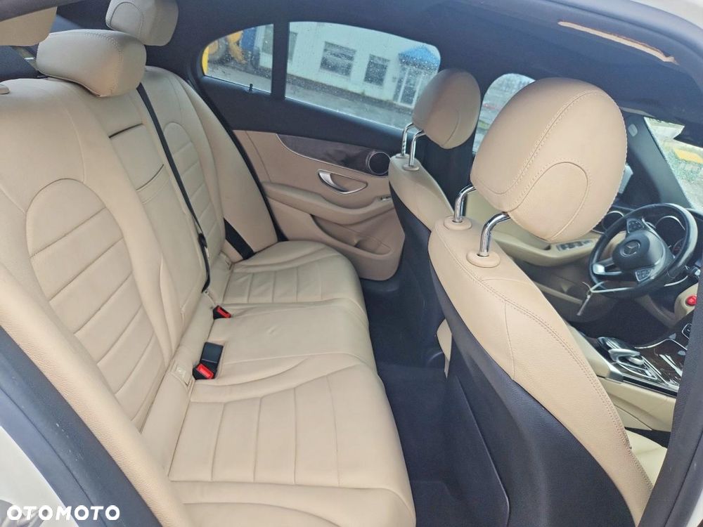 Mercedes-Benz Klasa C 300 7G-TRONIC AMG Line - 9