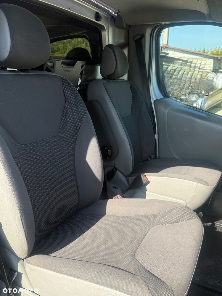 Opel Vivaro - 8