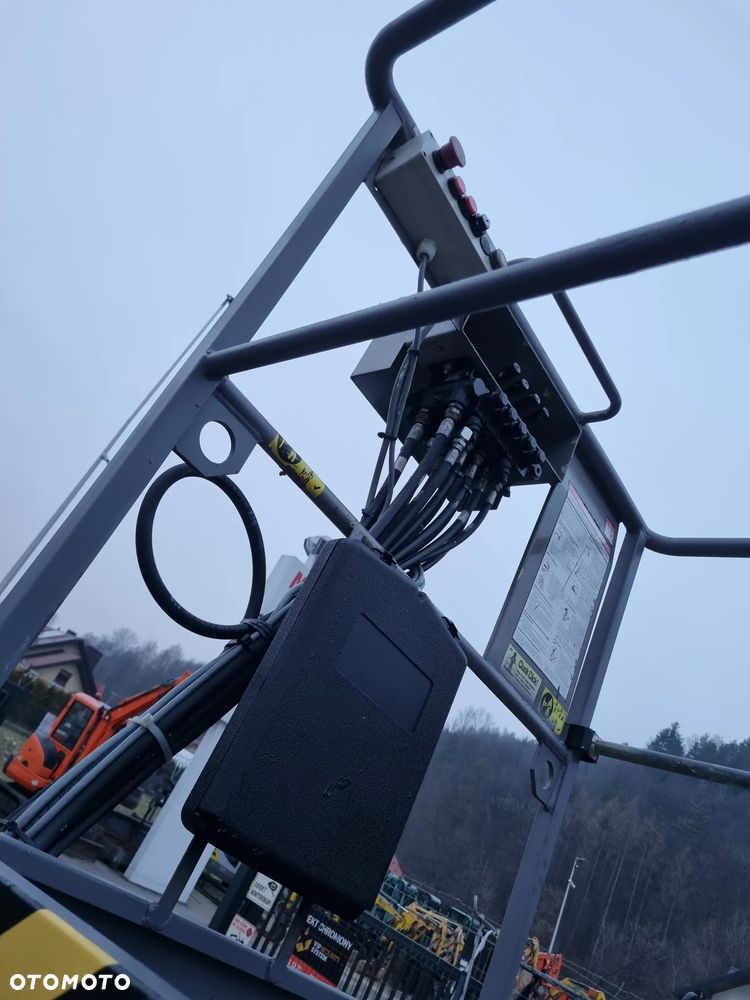 Nifty 170 HAC Zwyżka koszowa 17 metrów Podnośnik. jak Nowa z salonu 2016rok. PRĄD 230v. 4sekcje sterowania na dole Nowy model! Z komuny Norweskiej. Używana była 1 raz do roku. Serwisowana w DEKRA do końca  OKAZJA. Zwyżka Obrotowa. Poziomowanie kosza. Pełna Hydraulika. - 10