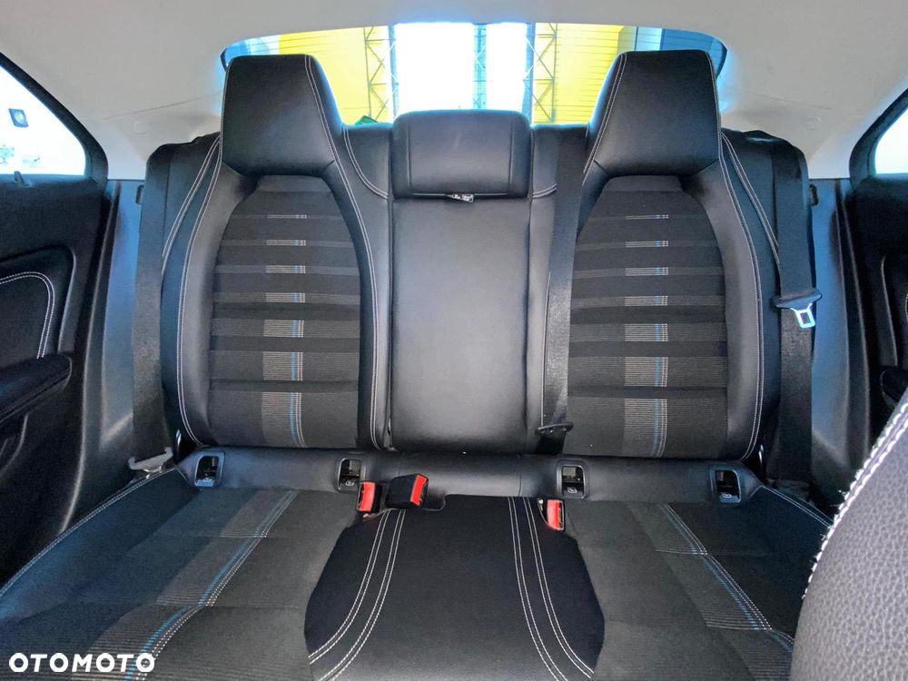 Mercedes-Benz CLA 220 4-Matic - 17