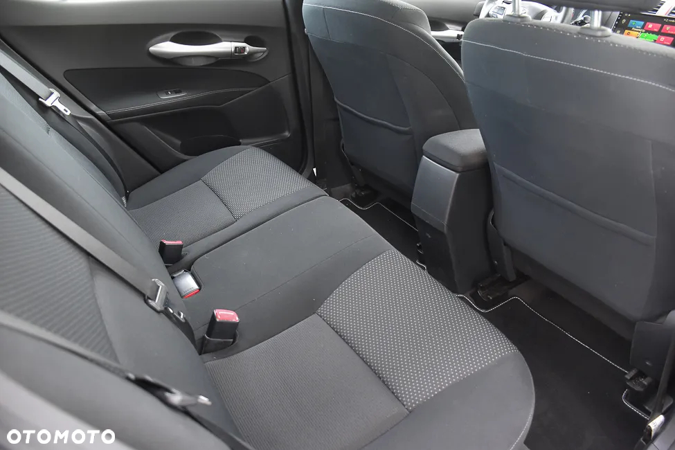Toyota Auris 2.0 D-4D Prestige - 32