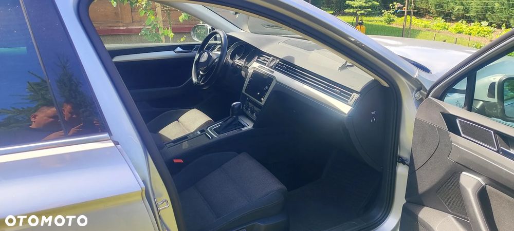 Volkswagen Passat 2.0 TDI SCR DSG Business - 12